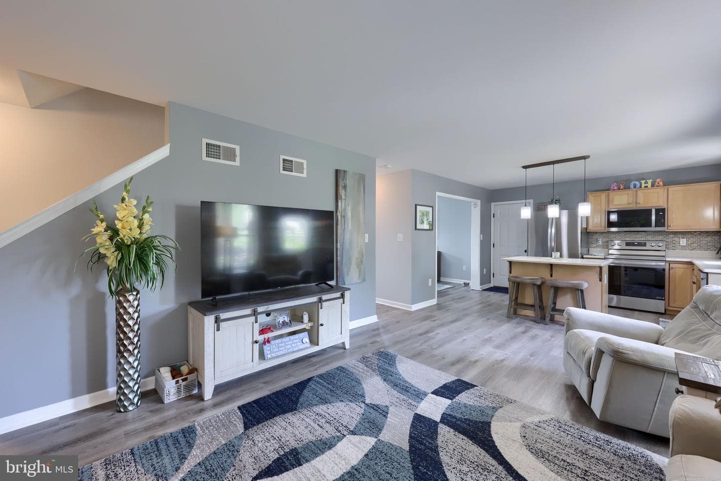 100 Surrey Lane photo 7