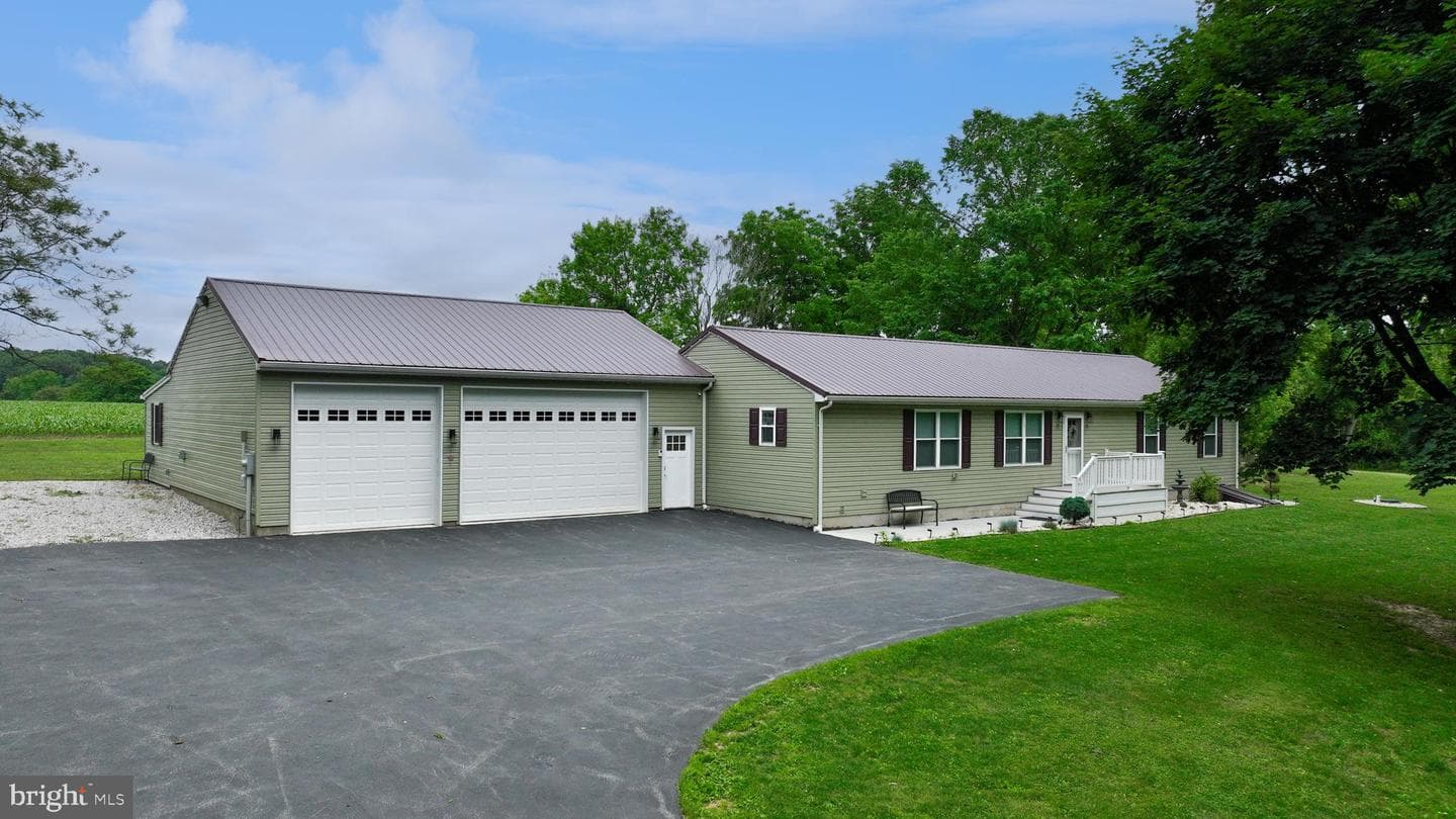 1025 White Oak Road, Windsor