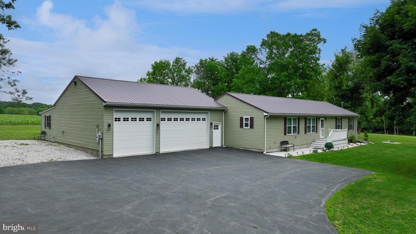1025 White Oak Road, Windsor