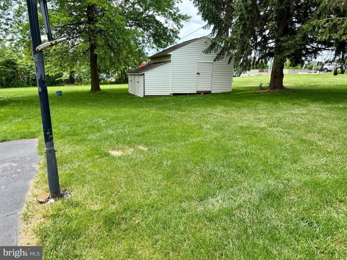 744 Wise Avenue photo 28