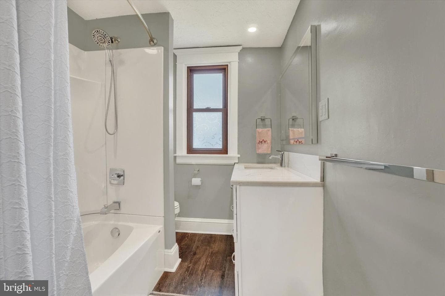 1651 W Philadelphia Street photo 17