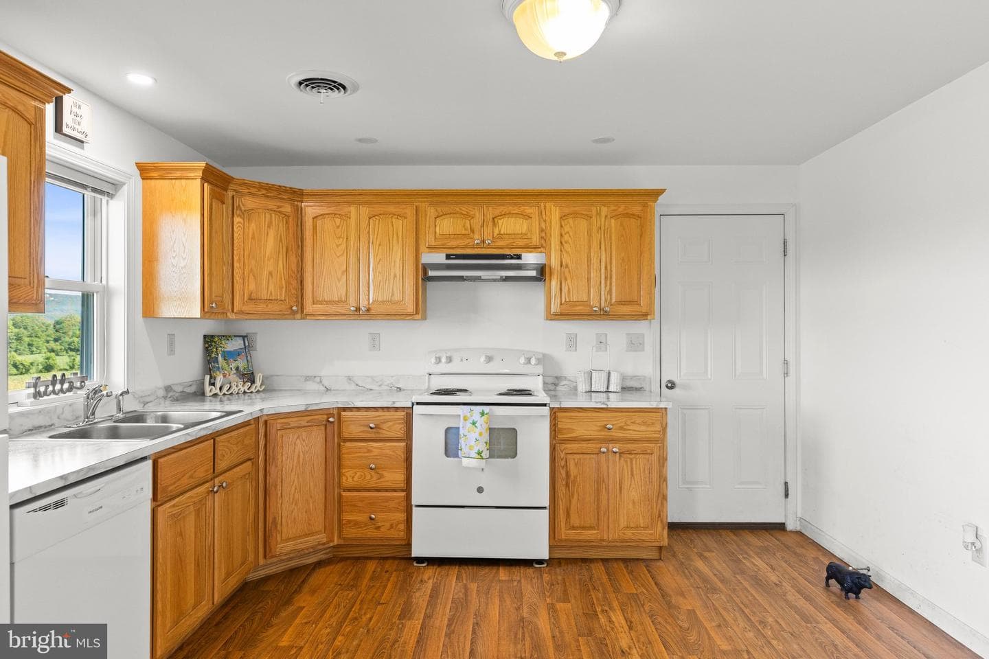 726 S Baltimore Street photo 13