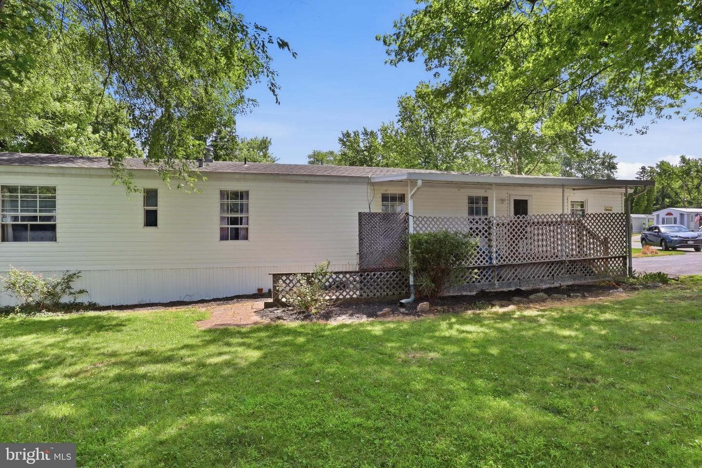 487 Capital Drive photo 2