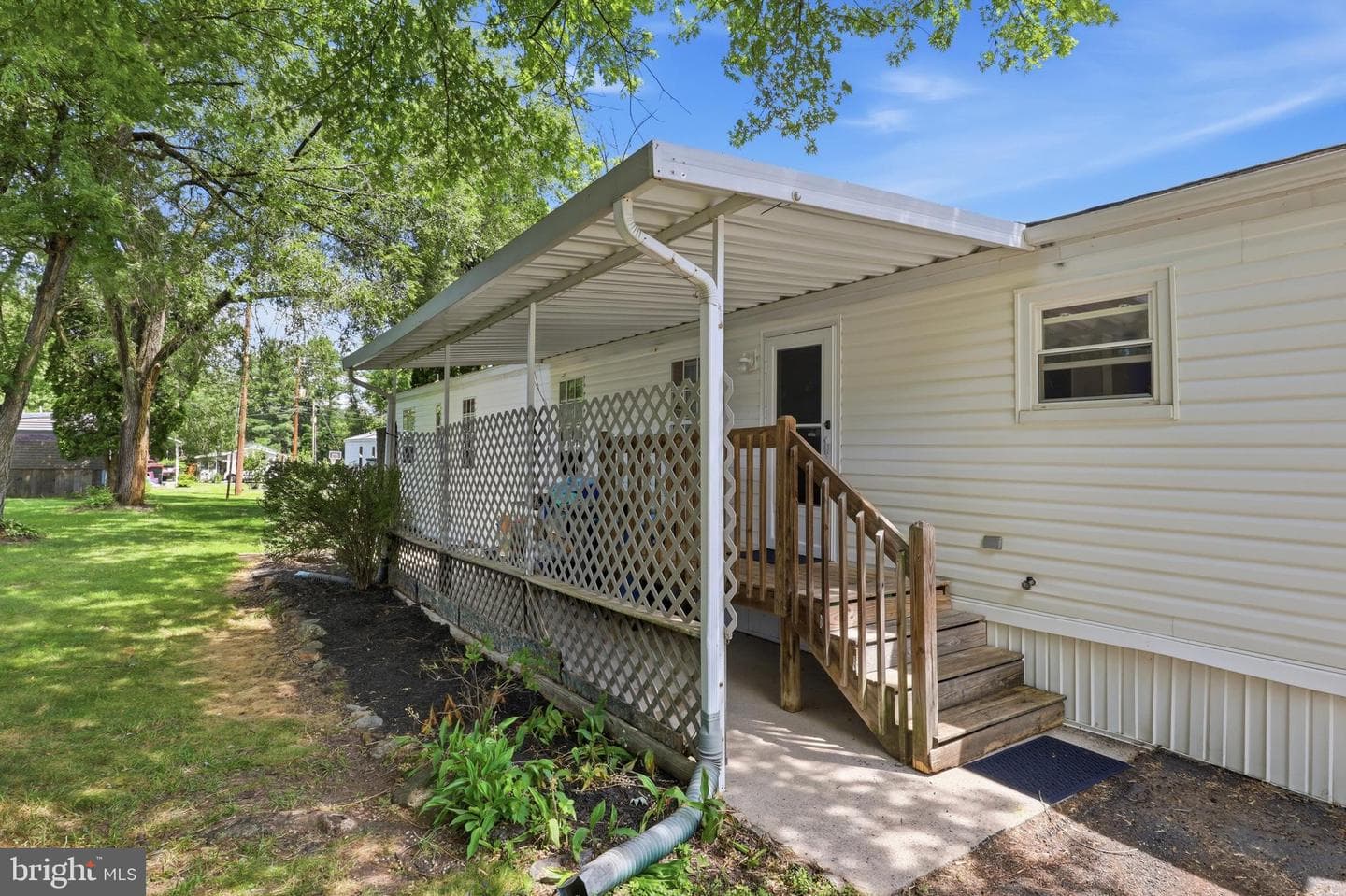 487 Capital Drive photo 3