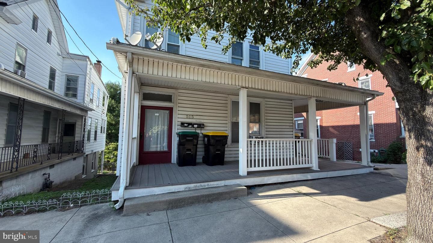 515 W Broadway, Red Lion