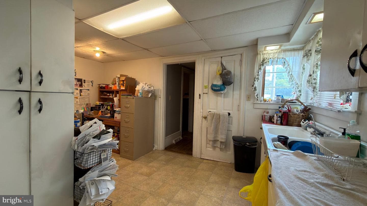 515 W Broadway photo 26