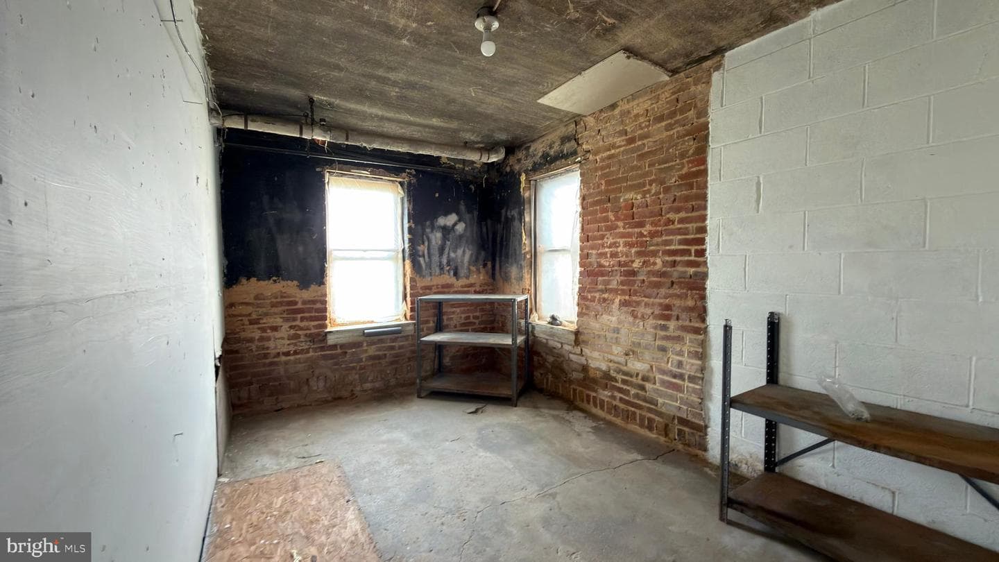 515 W Broadway photo 39