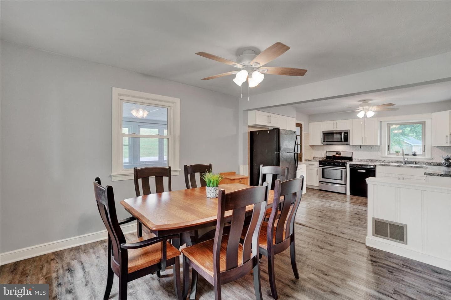 200 Evergreen Lane photo 6