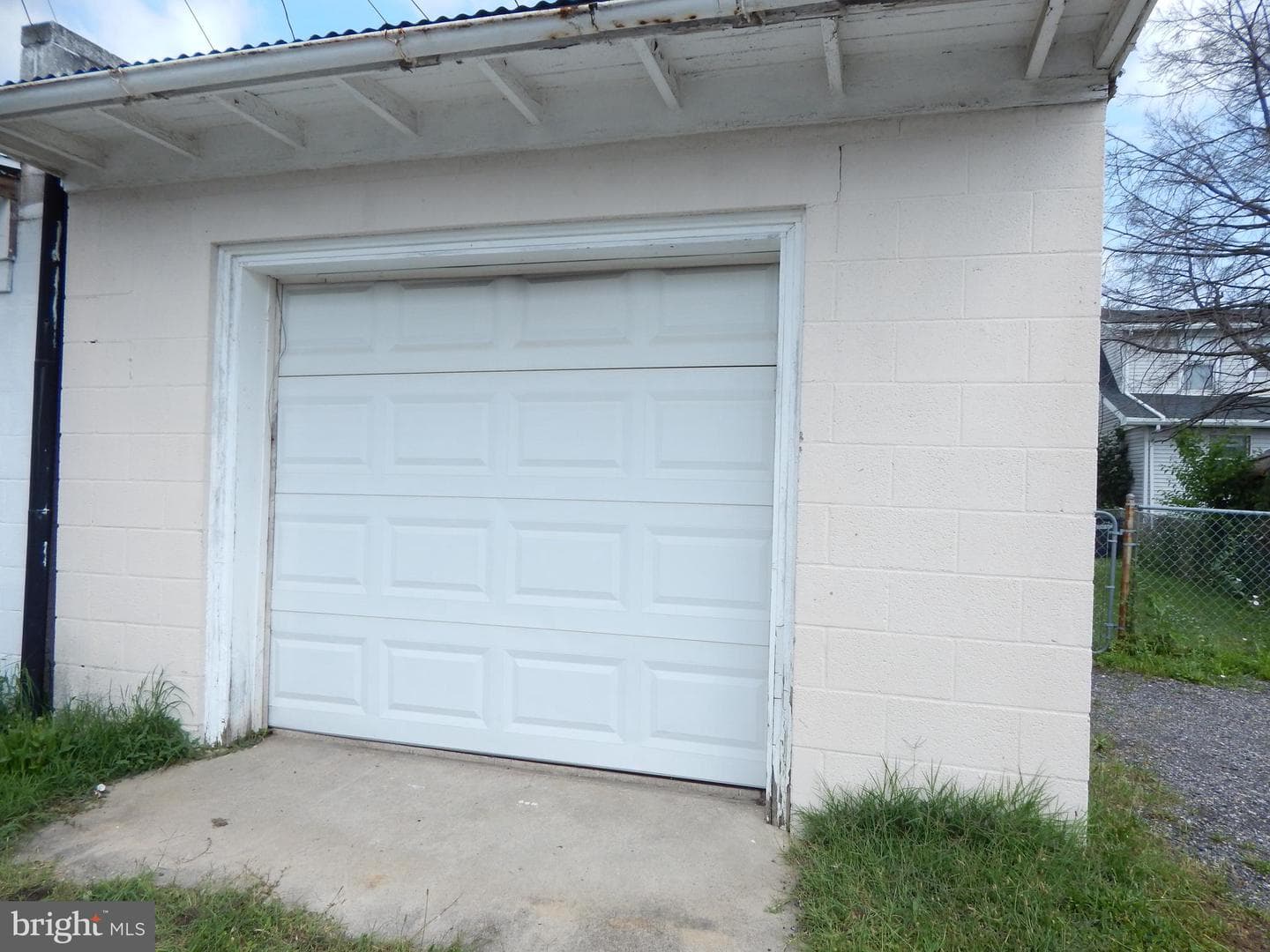 928 E Princess Street photo 5