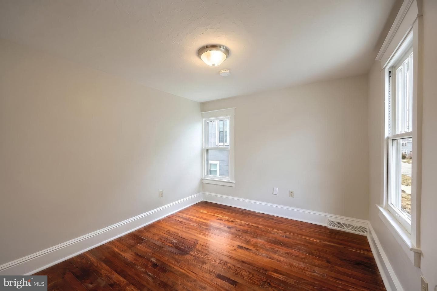 1019 W College Avenue photo 22