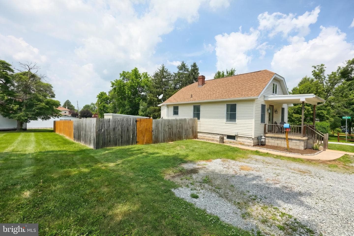 2151 Maple Road photo 7