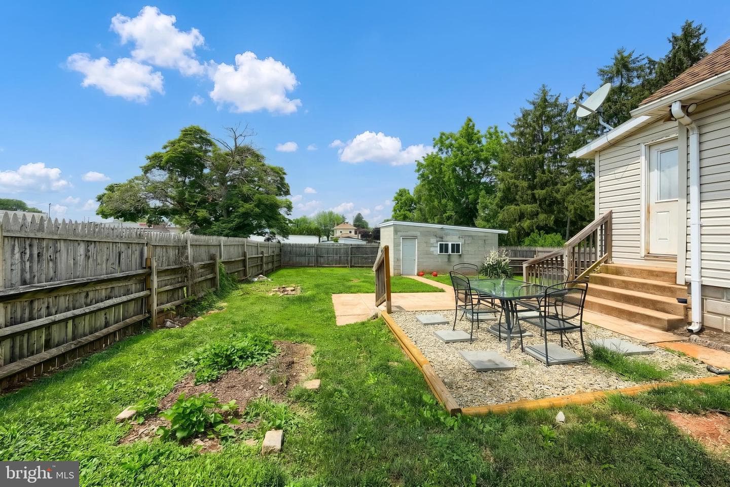 2151 Maple Road photo 8