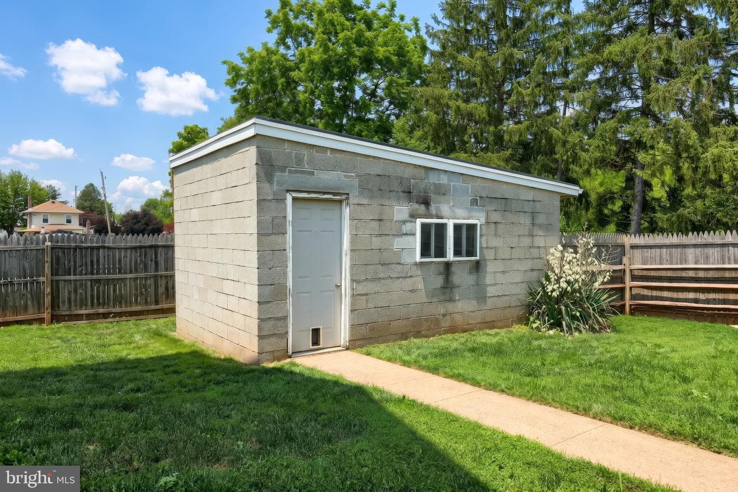 2151 Maple Road photo 9