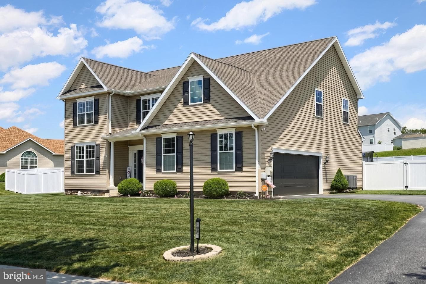 925 Ripple Drive photo 3