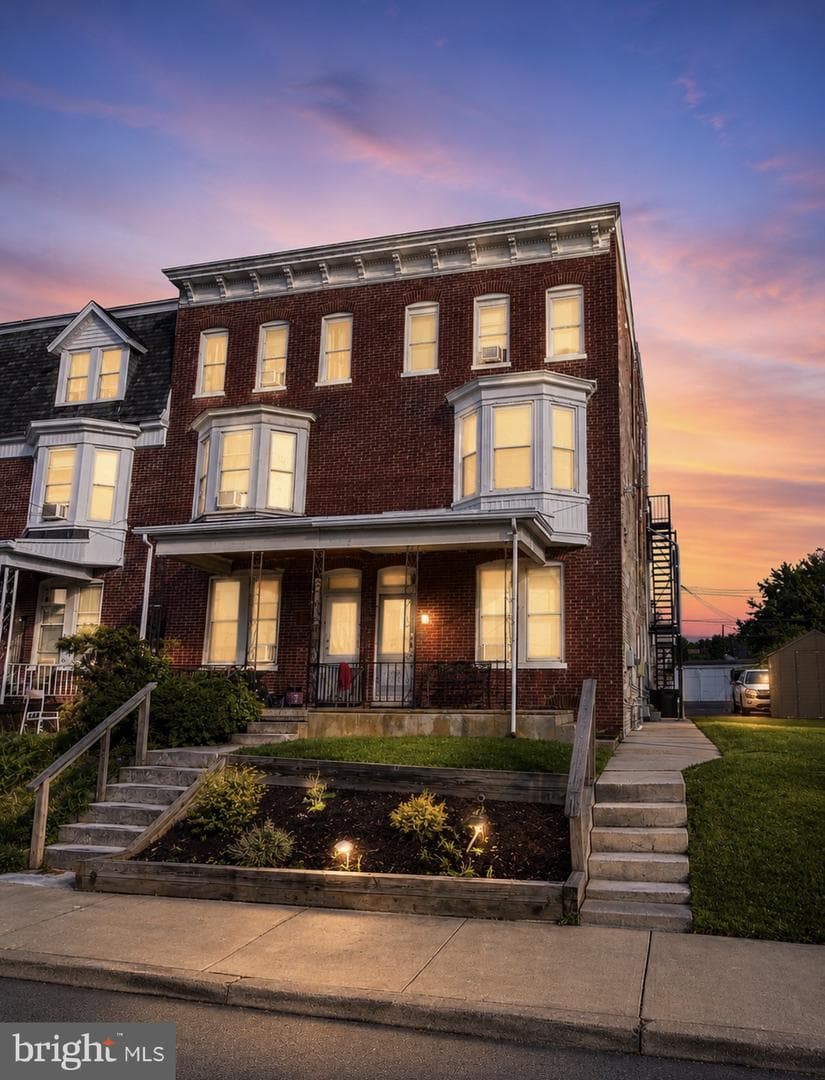 1576 W King Street, York
