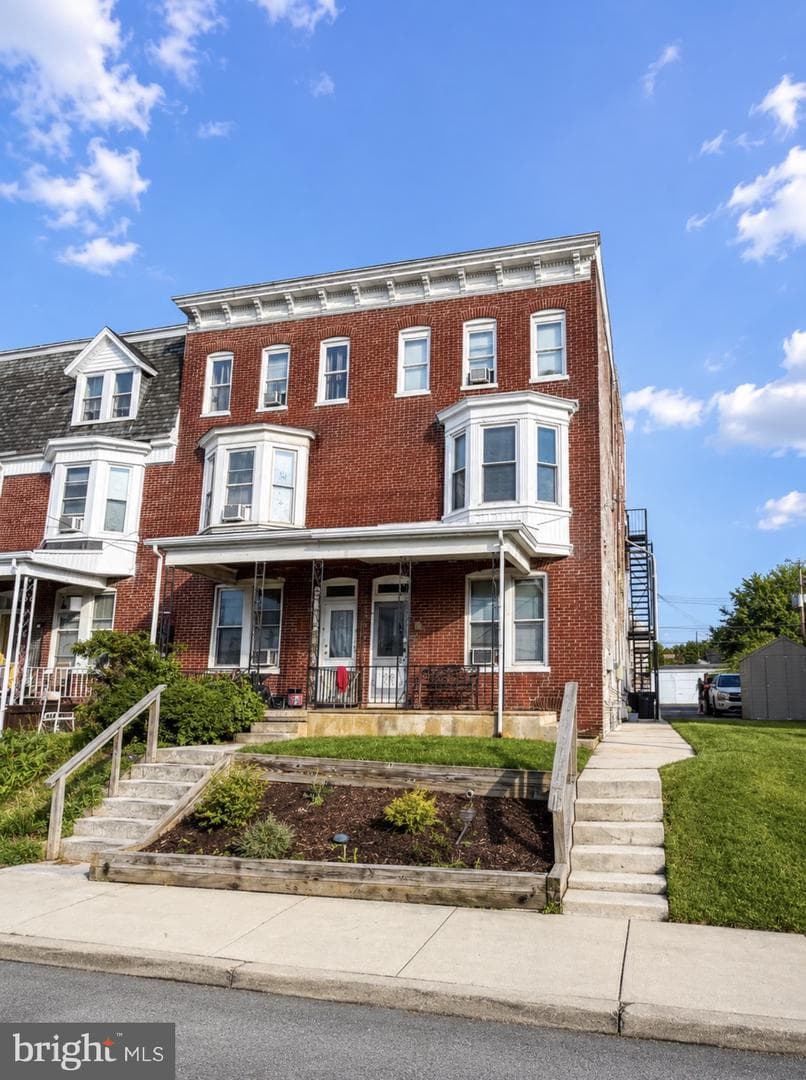 1576 W King Street, York