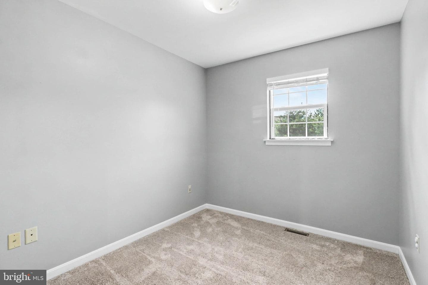 195 Martel Circle photo 32