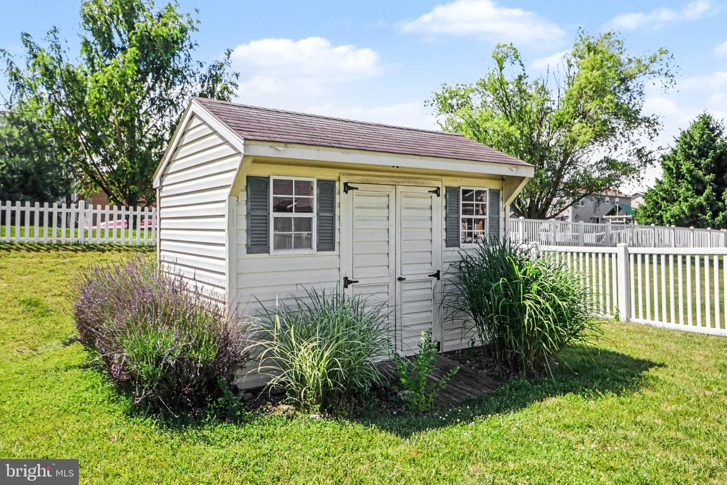195 Martel Circle photo 36
