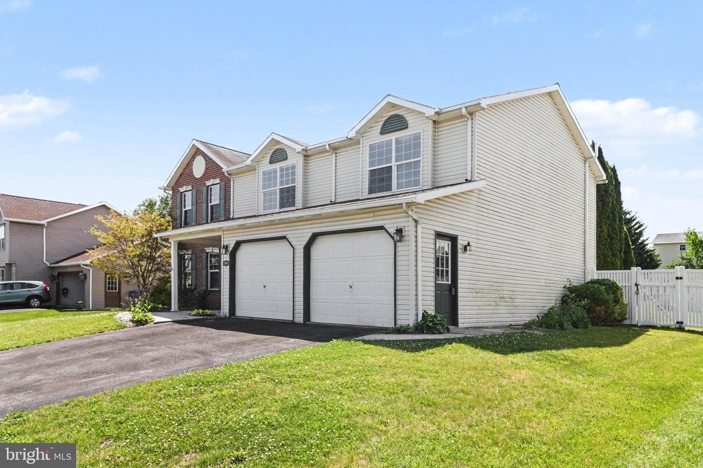 195 Martel Circle photo 4