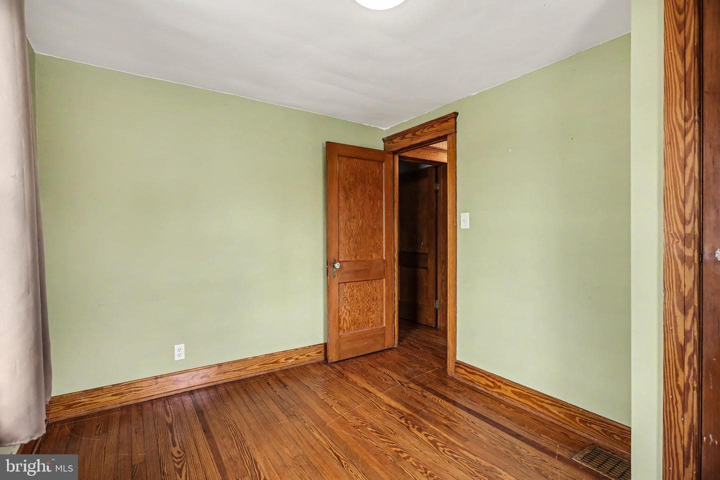 317 E Hanover Street photo 19
