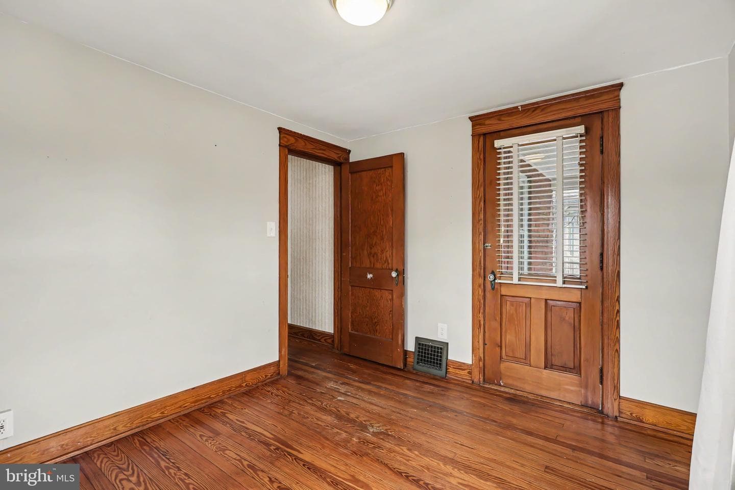317 E Hanover Street photo 28