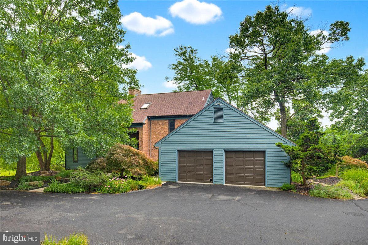 4065 Deerhill Dr photo 3