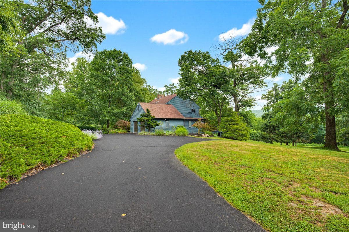 4065 Deerhill Dr photo 4