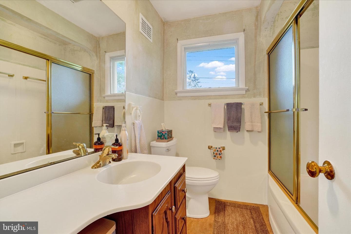 2360 Loucks Road photo 15