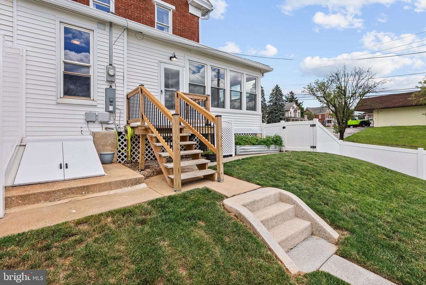 200 W High Street photo 34