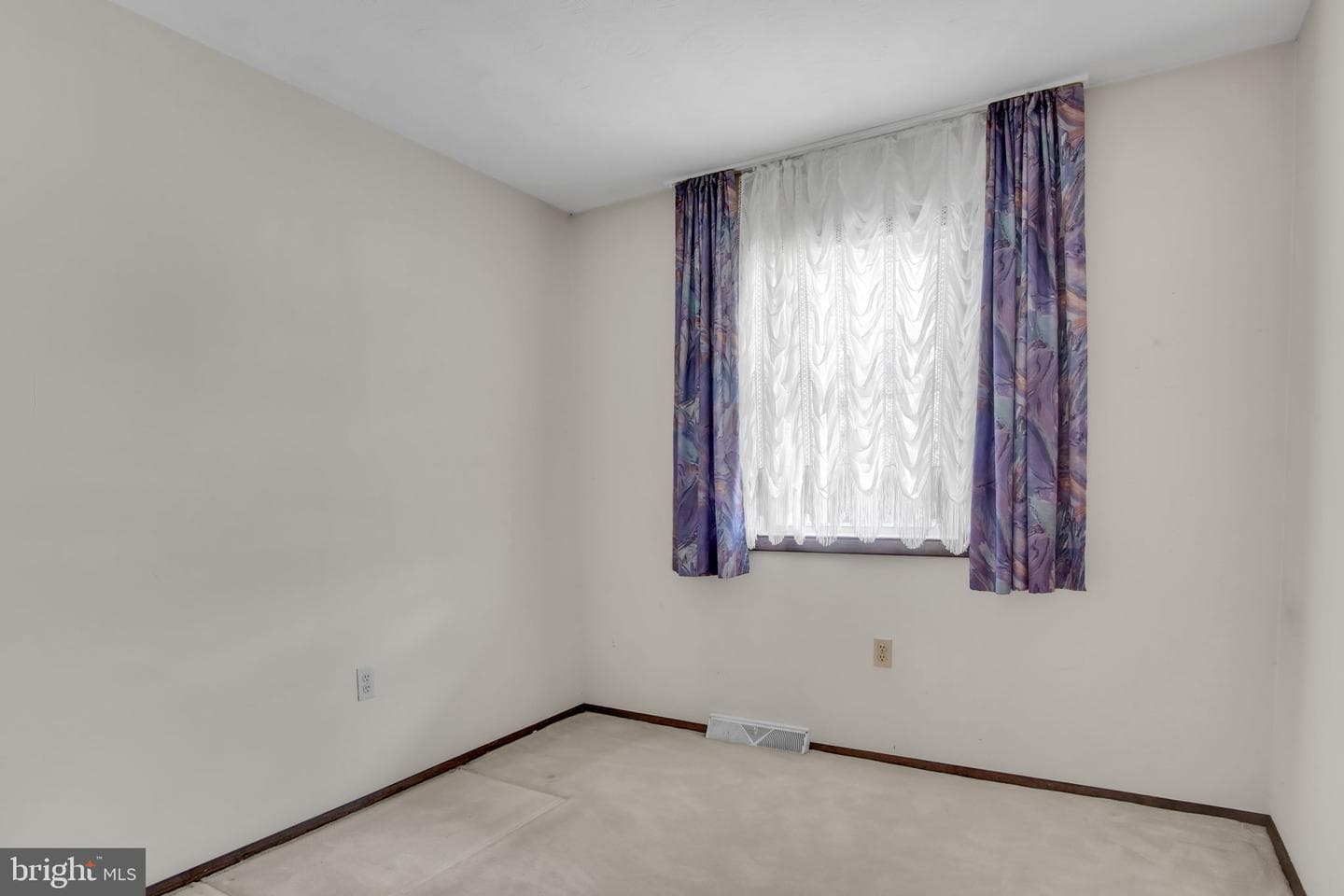 667 Diane Drive photo 11