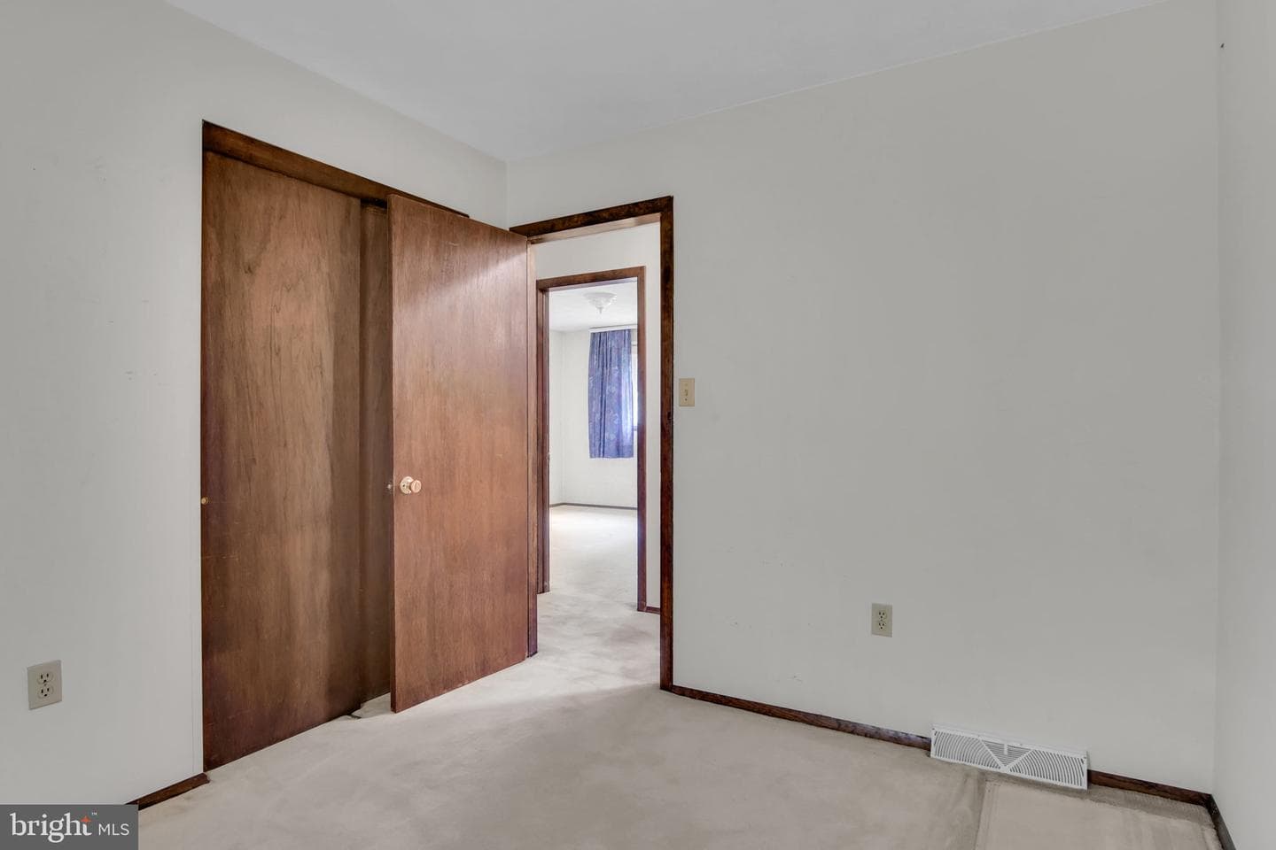 667 Diane Drive photo 12