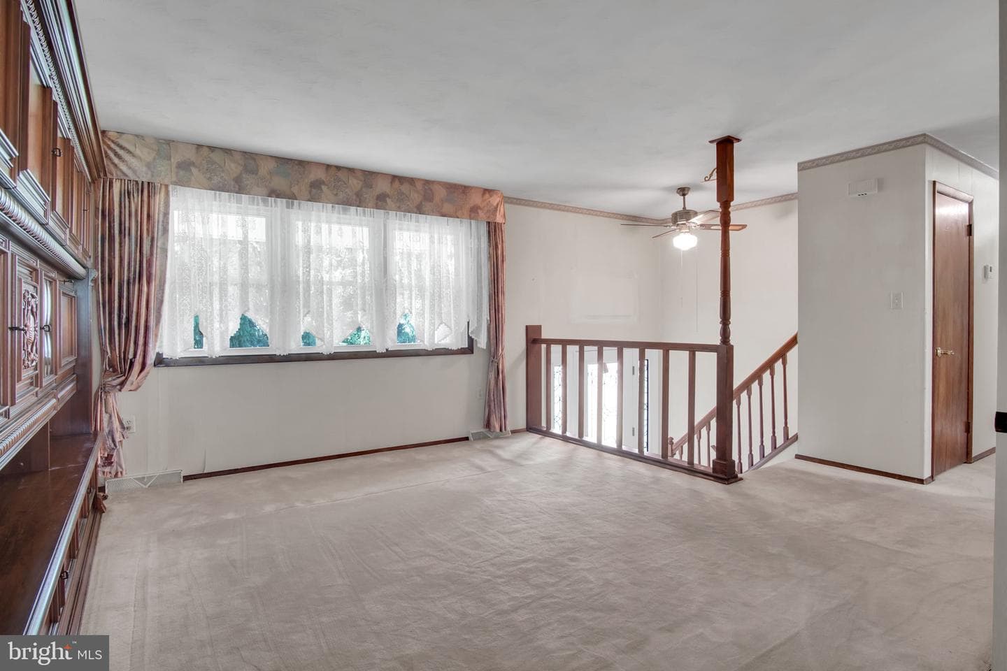 667 Diane Drive photo 4