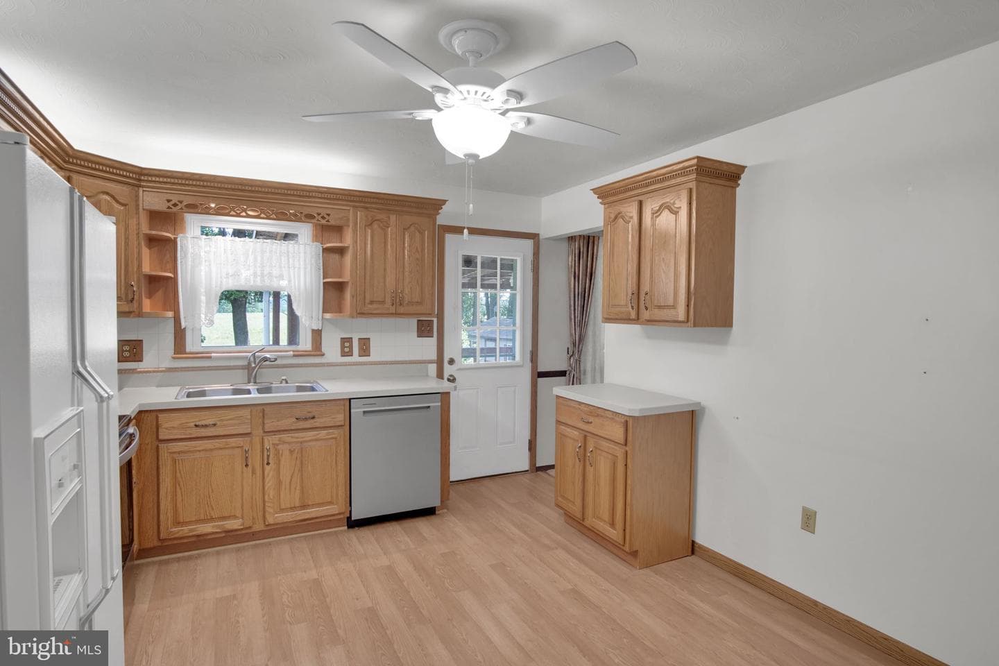 667 Diane Drive photo 8