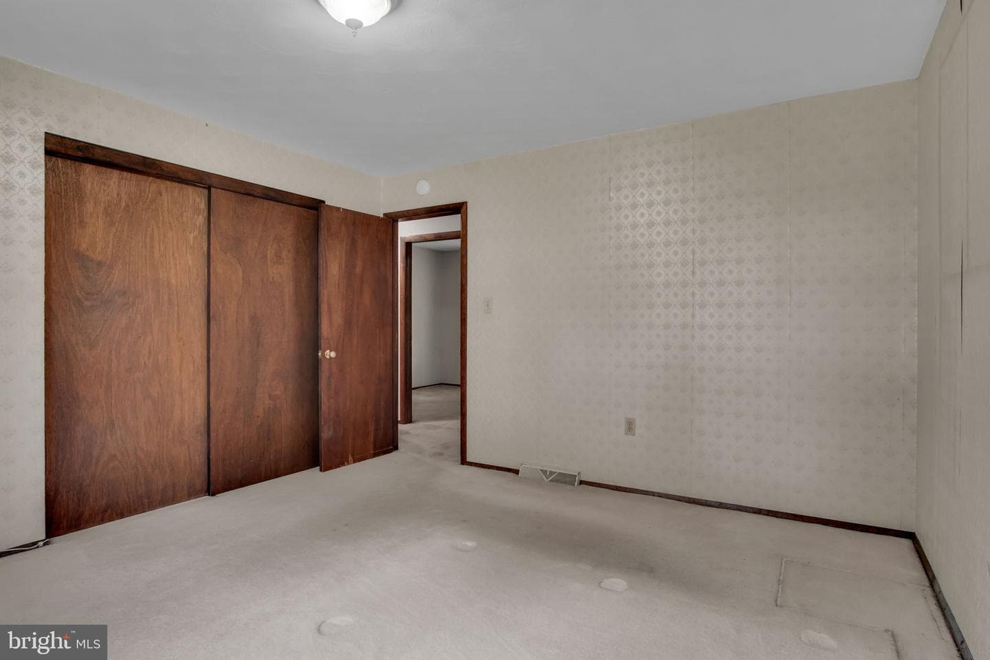 667 Diane Drive photo 9