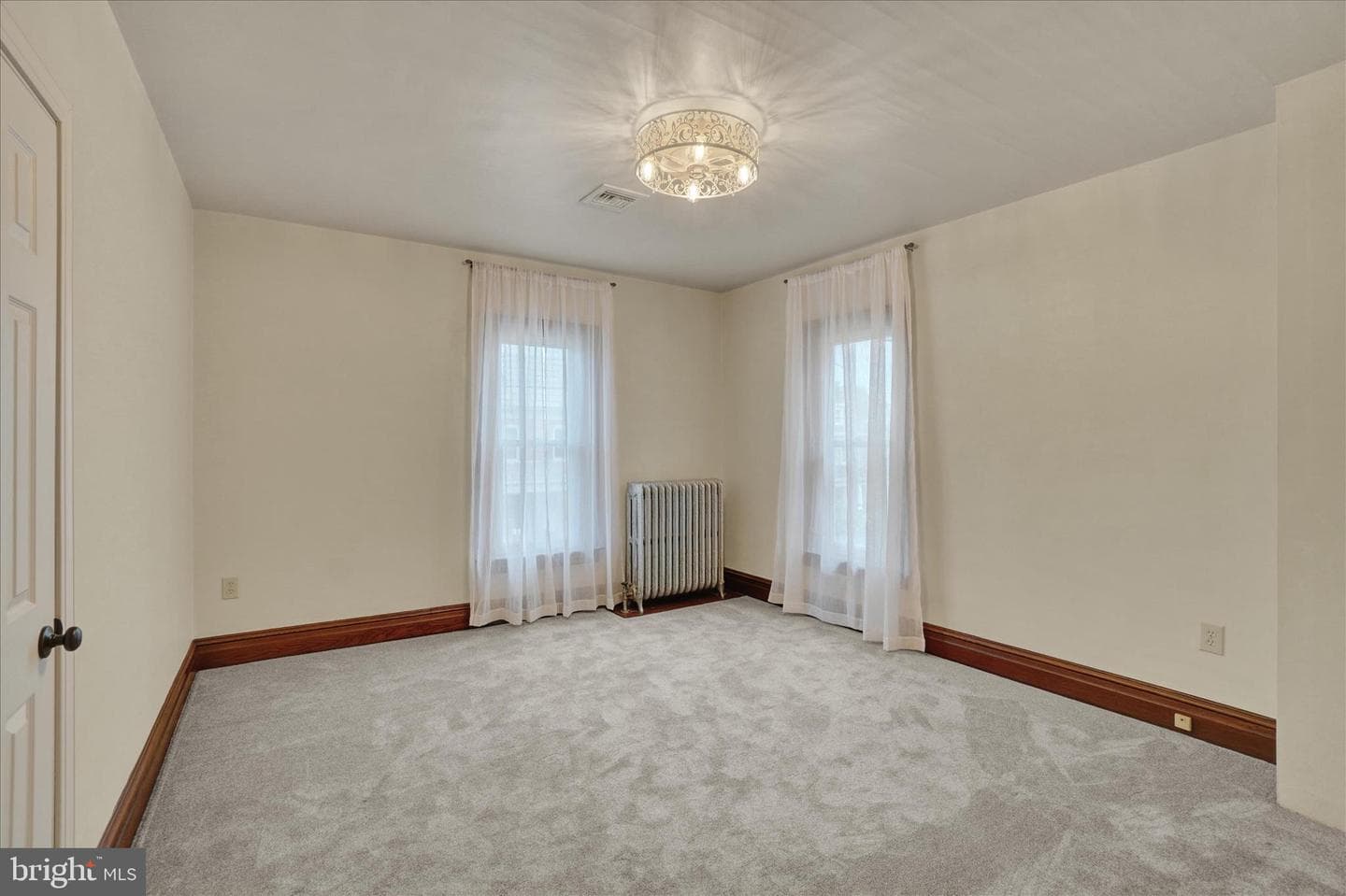 237 S Pleasant Avenue photo 18