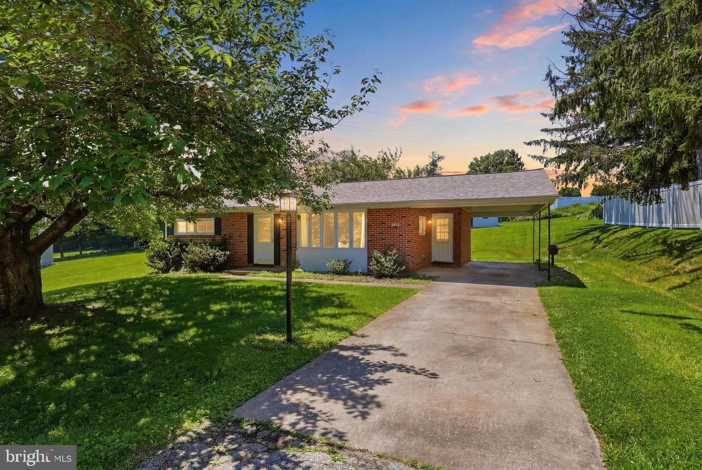 2102 Louise Avenue, York
