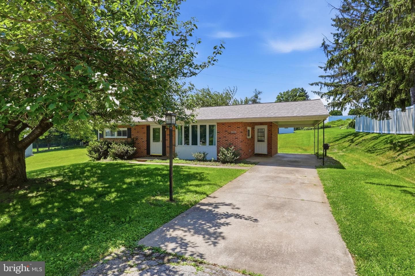 2102 Louise Avenue, York