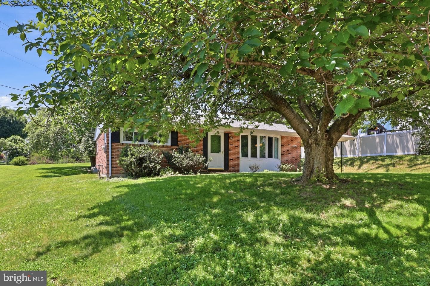 2102 Louise Avenue photo 3