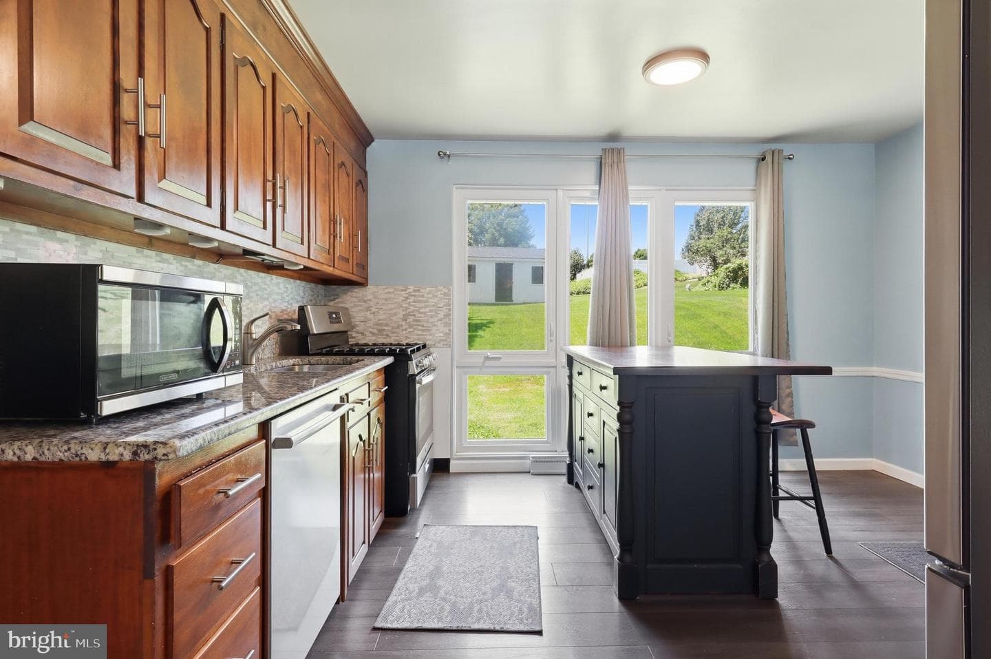 2102 Louise Avenue photo 8