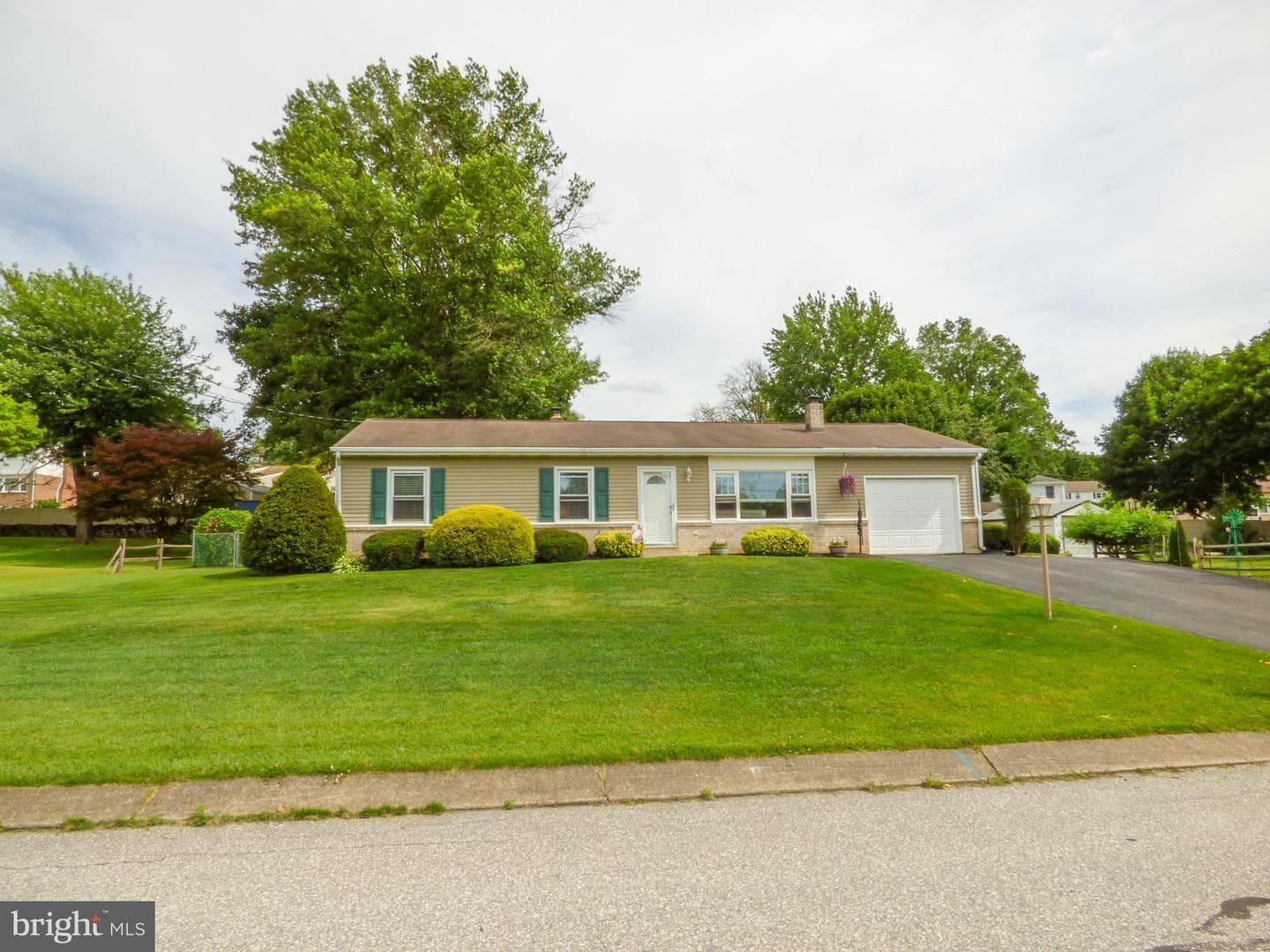 4325 Pinewood Lane photo 2