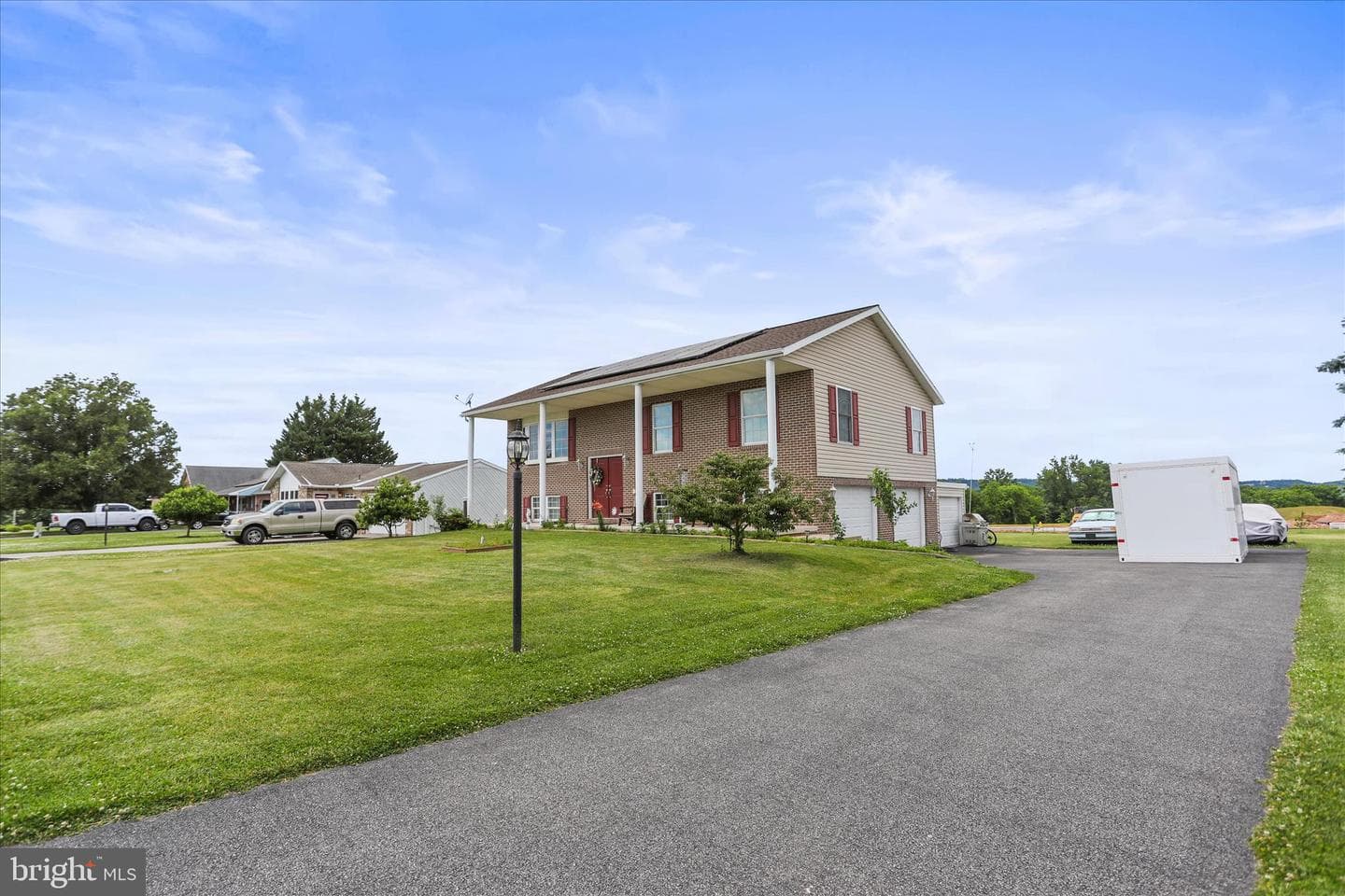 2440 Belair Drive photo 3
