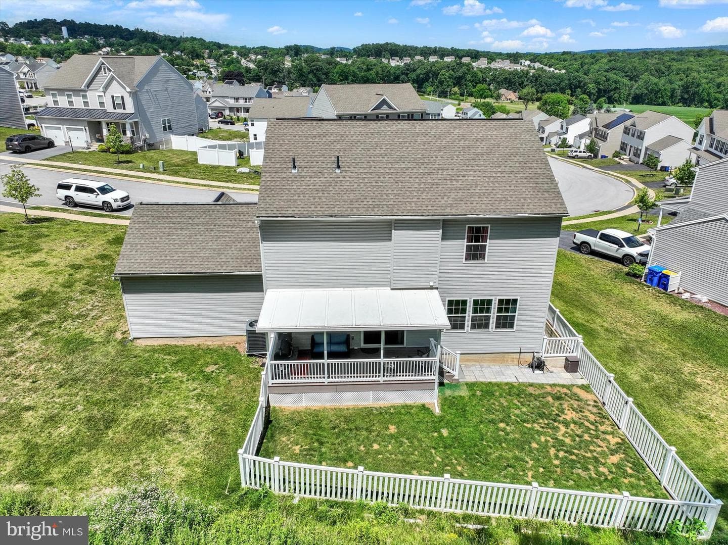 215 Thoroughbred Drive photo 29