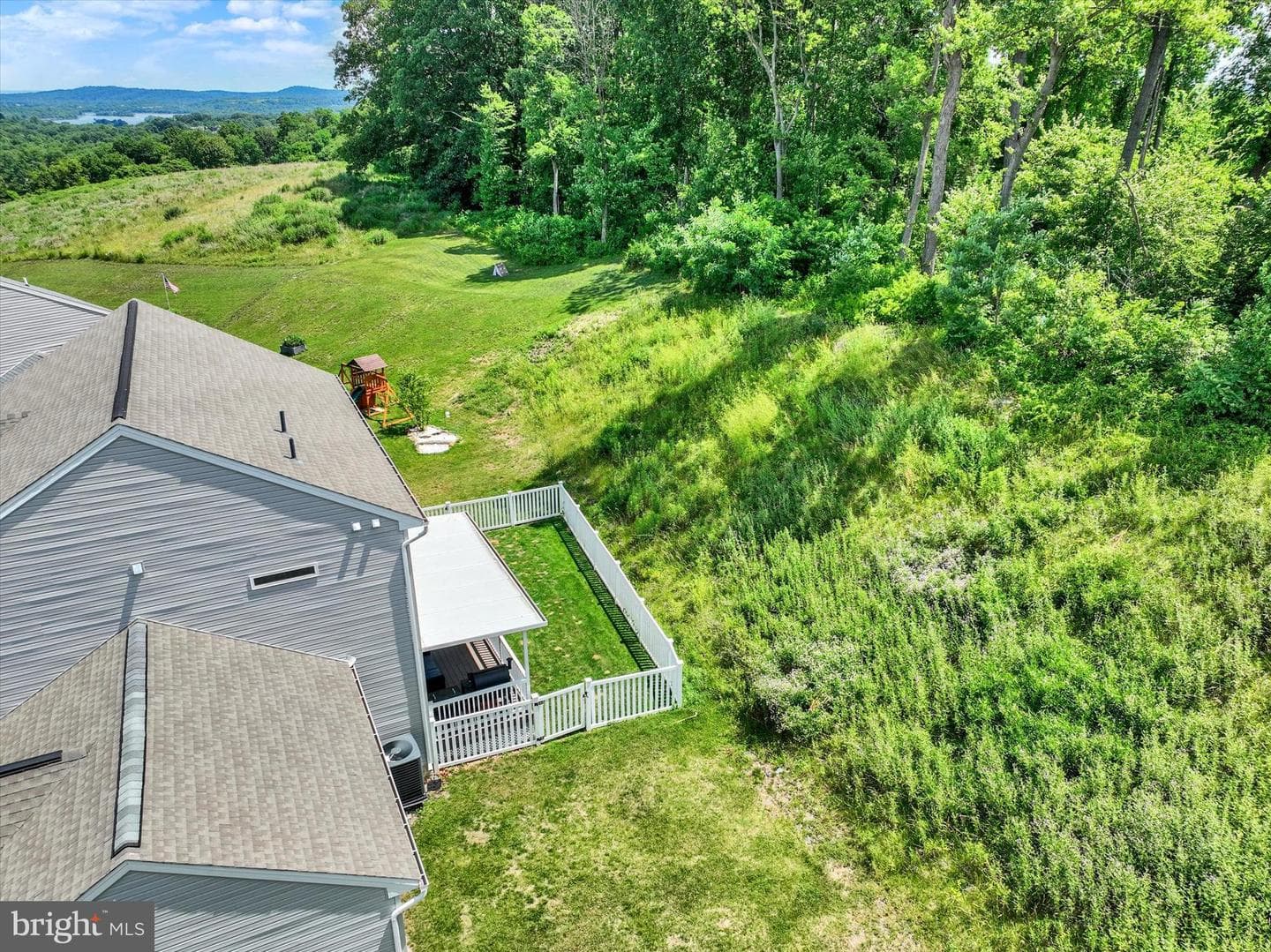 215 Thoroughbred Drive photo 32