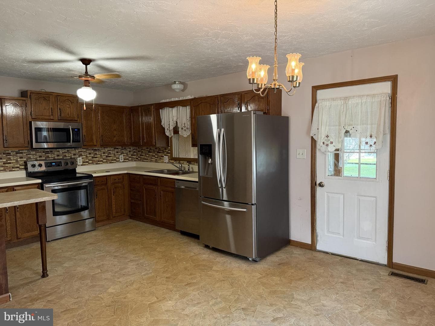 112 Charles Avenue photo 10