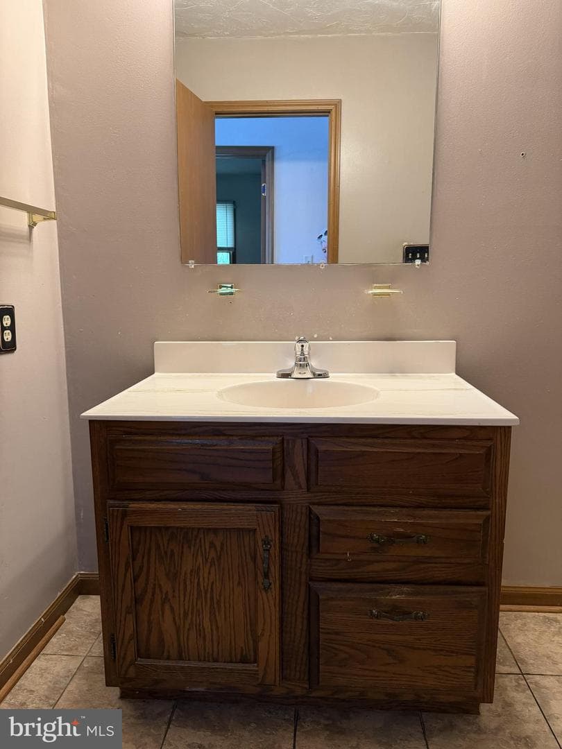 112 Charles Avenue photo 28