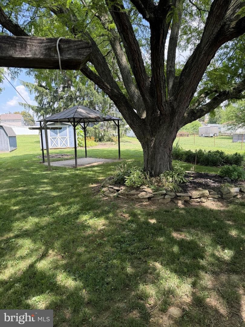 112 Charles Avenue photo 6