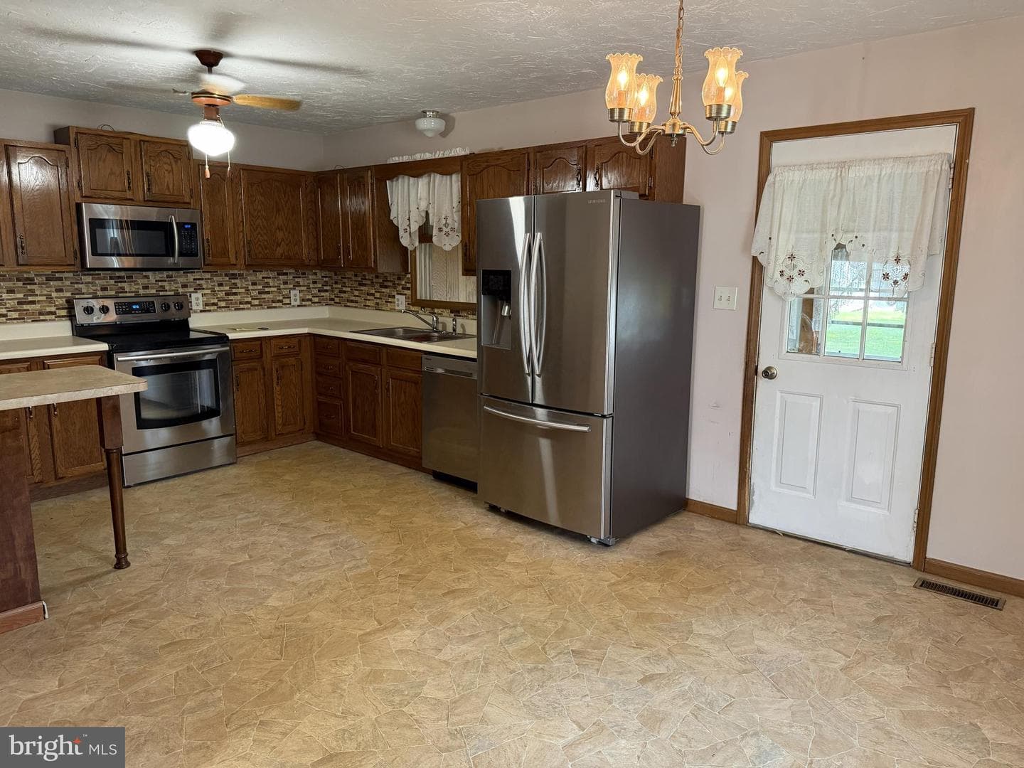 112 Charles Avenue photo 9