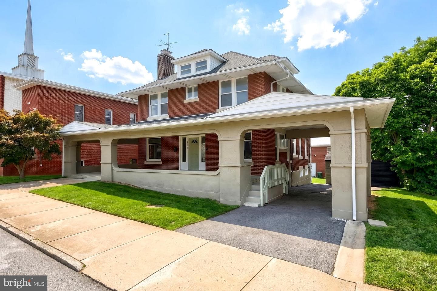 137 1st Avenue, Red Lion