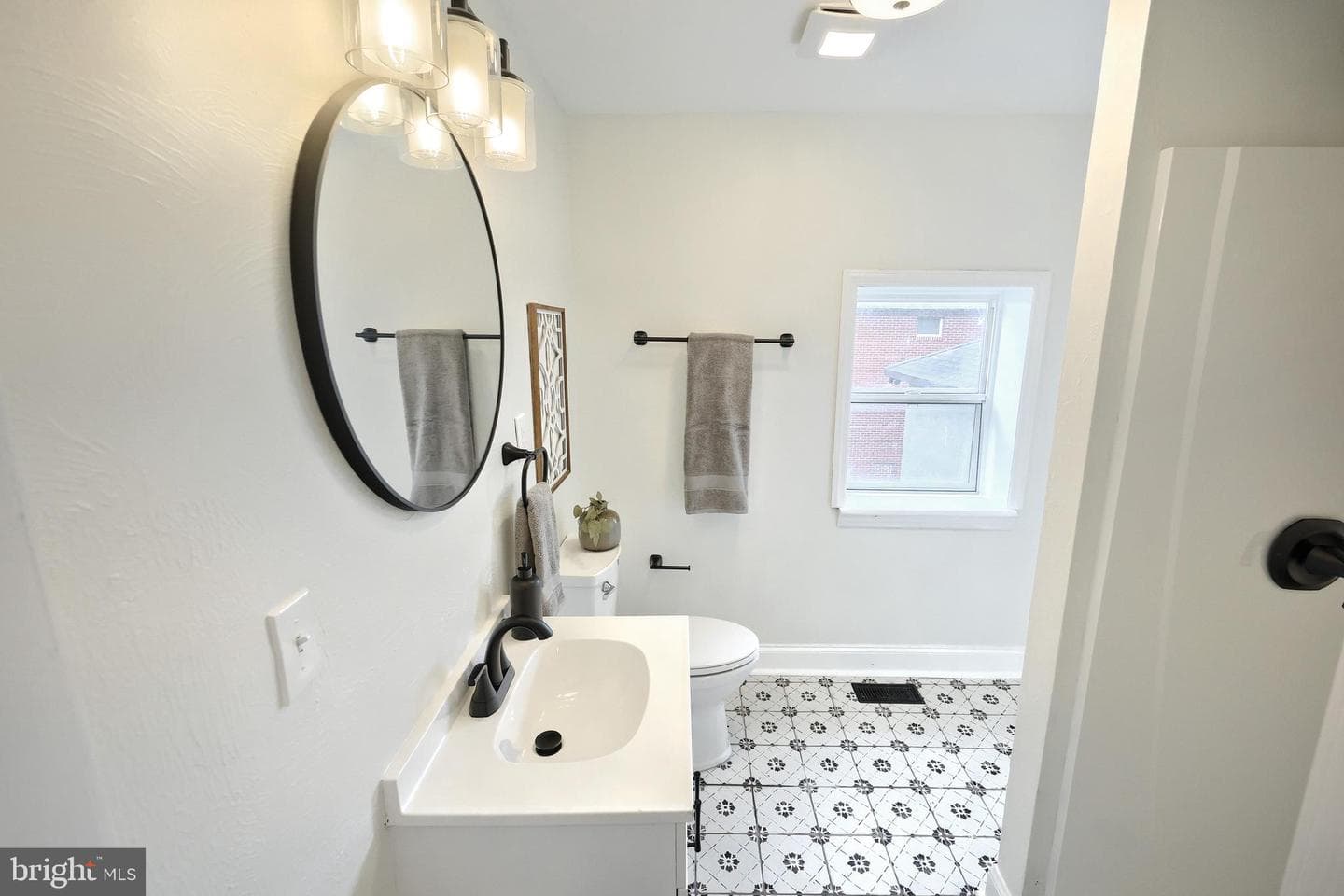 137 1st Avenue photo 25