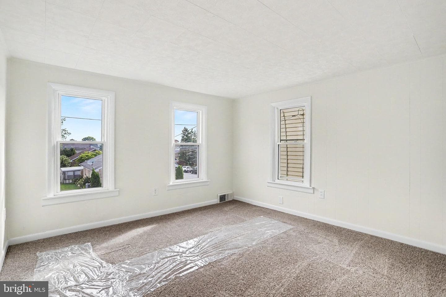649 Baer Avenue photo 19